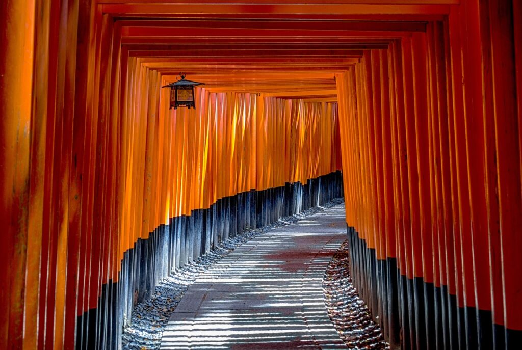 fushimi-inari-shrine-1886975_1280