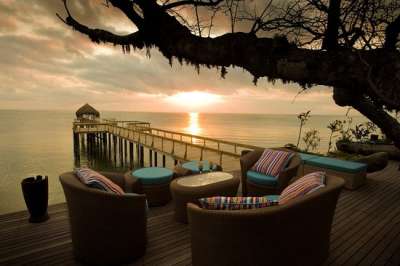 lounge-on-the-deck